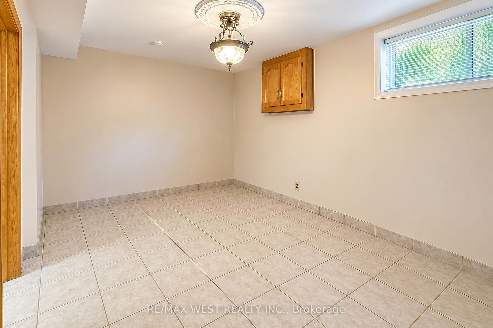 Photo 18 of 34 Glen Castle Drive, Hamilton, Stoney Creek — HOMEH