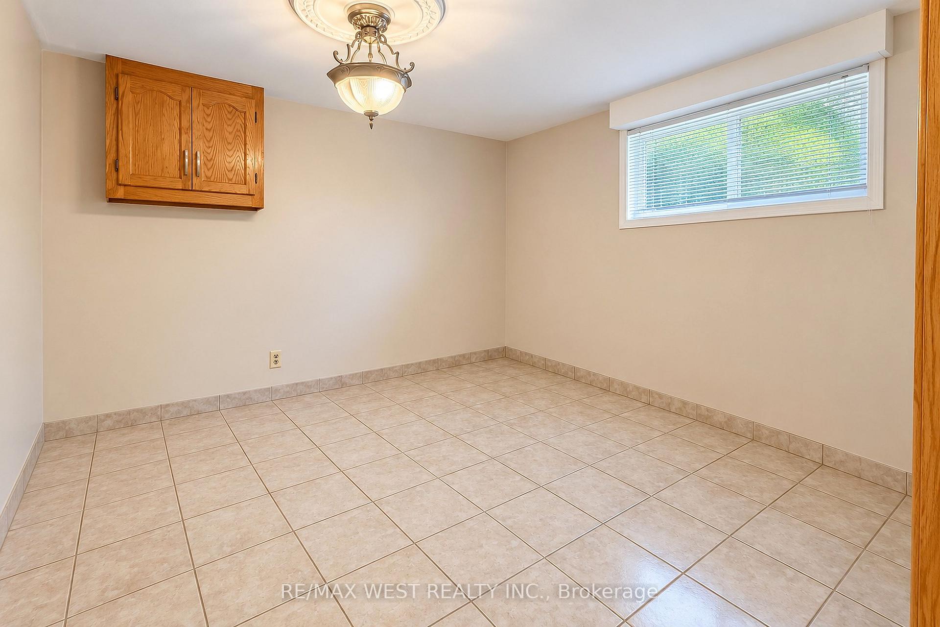 Photo 19 of 34 Glen Castle Drive, Hamilton, Stoney Creek — HOMEH
