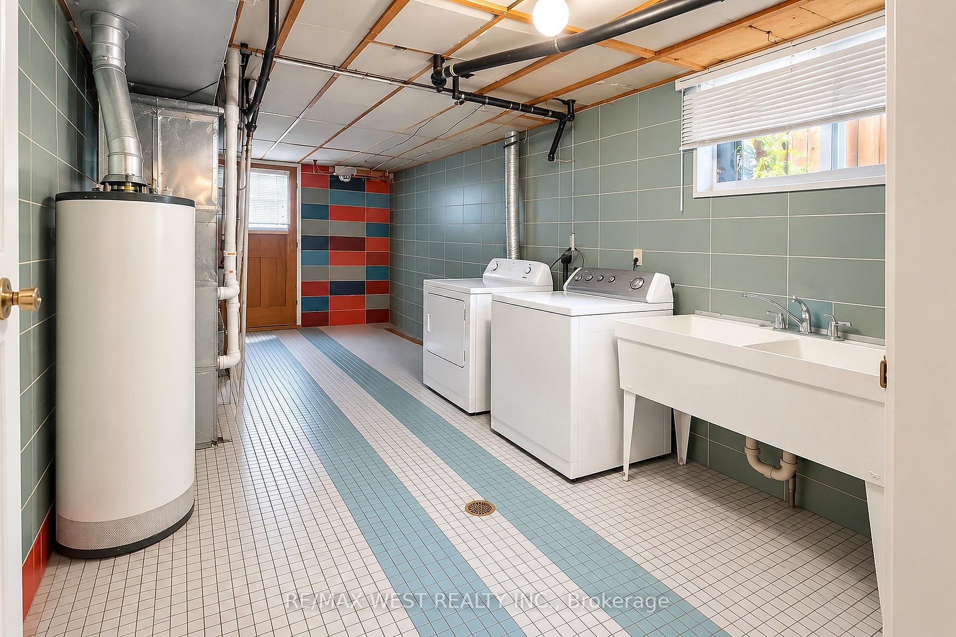 Photo 21 of 34 Glen Castle Drive, Hamilton, Stoney Creek — HOMEH