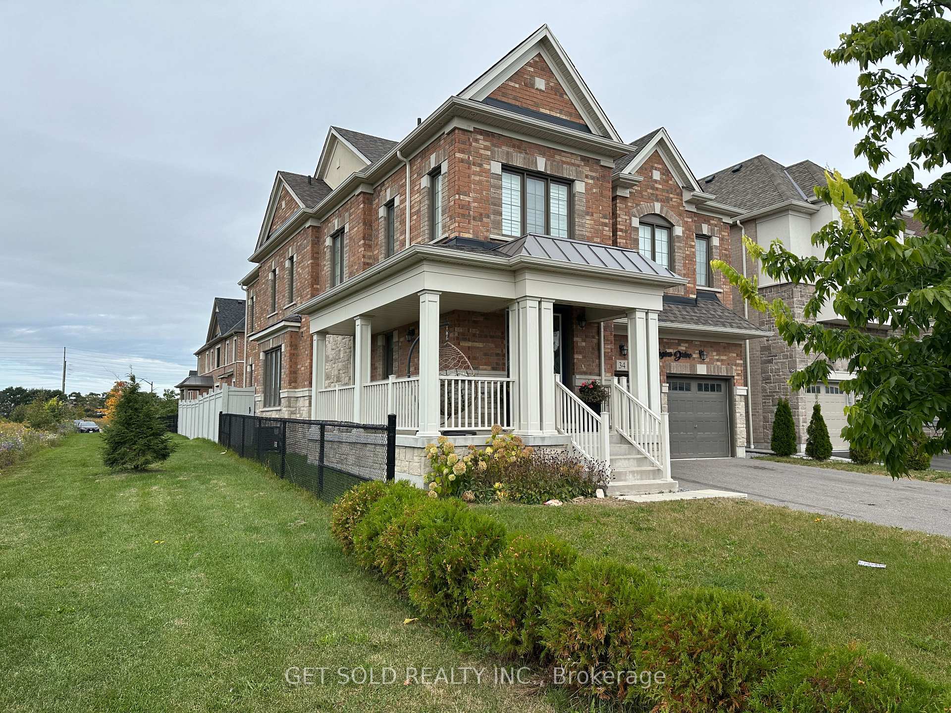 Photo 3 of 34 Huggins Drive, Whitby, Rural Whitby — HOMEH