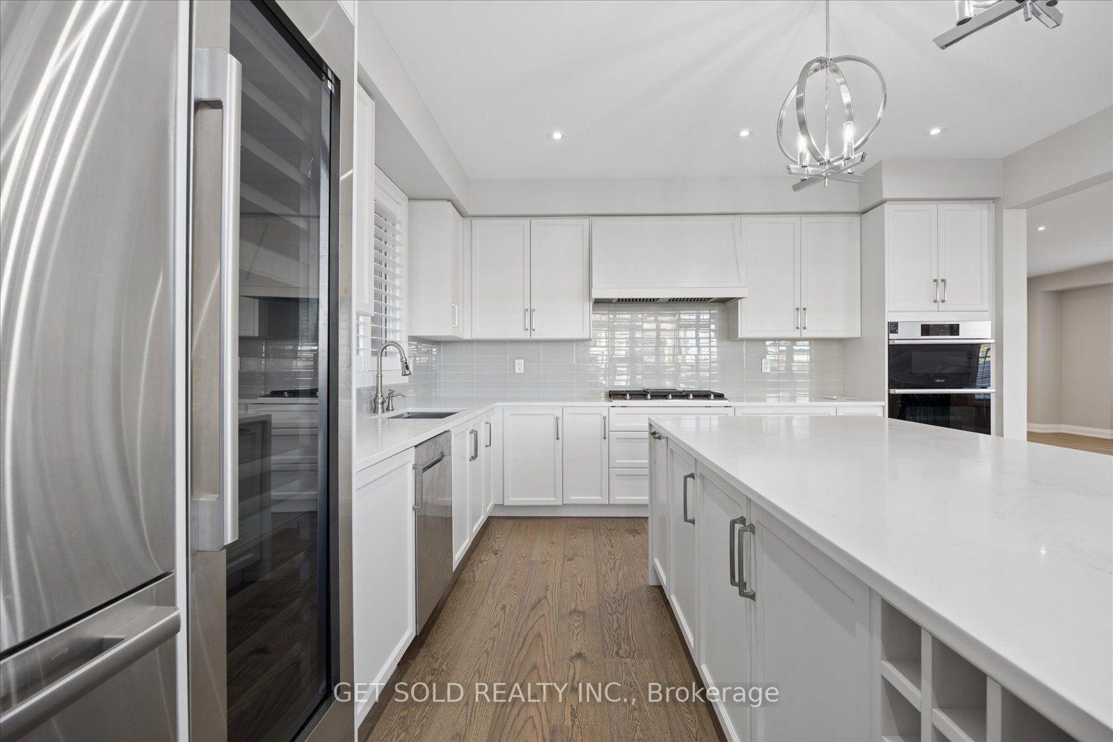 Photo 17 of 34 Huggins Drive, Whitby, Rural Whitby — HOMEH