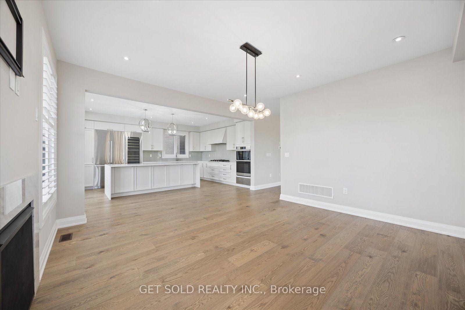 Photo 20 of 34 Huggins Drive, Whitby, Rural Whitby — HOMEH