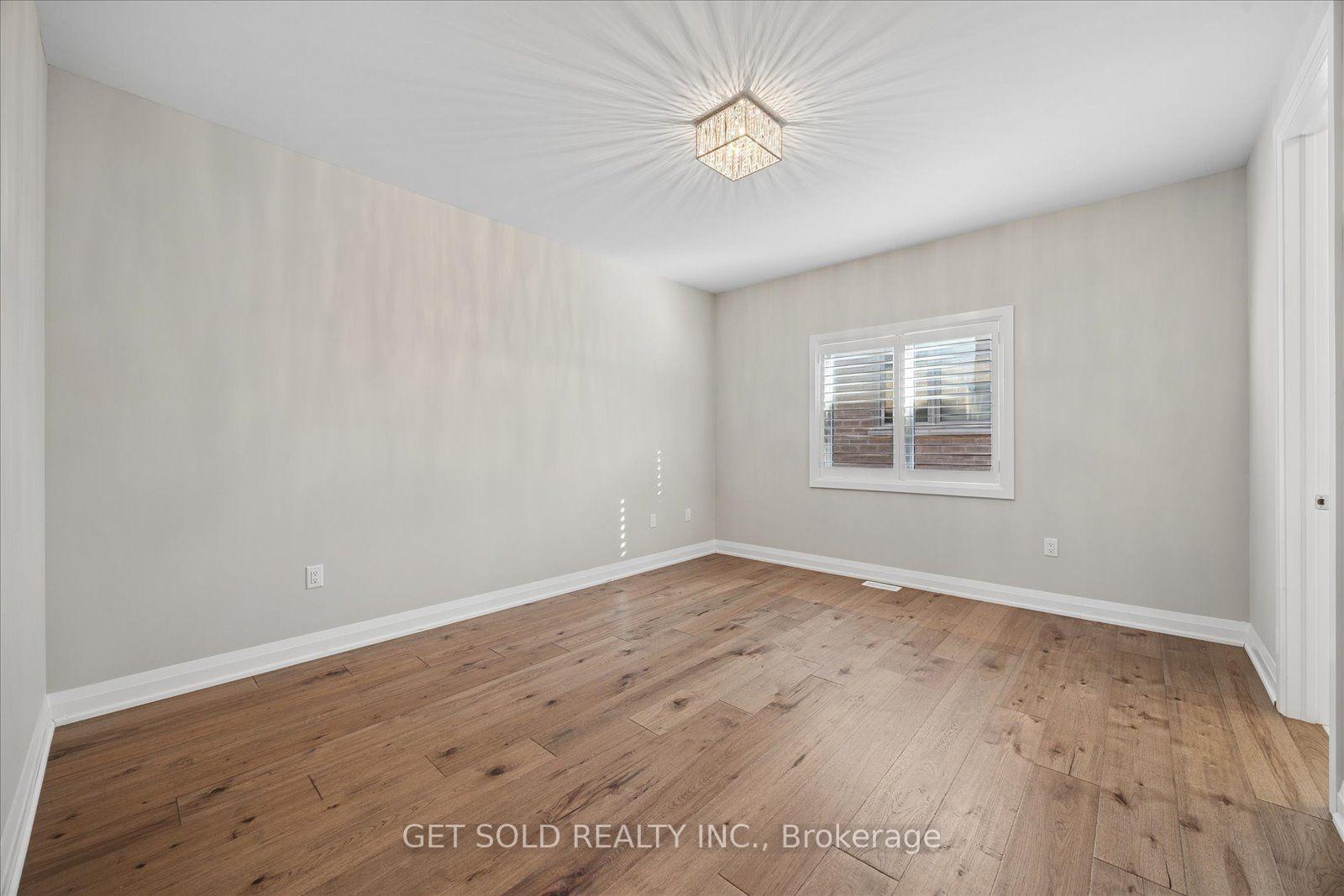 Photo 21 of 34 Huggins Drive, Whitby, Rural Whitby — HOMEH