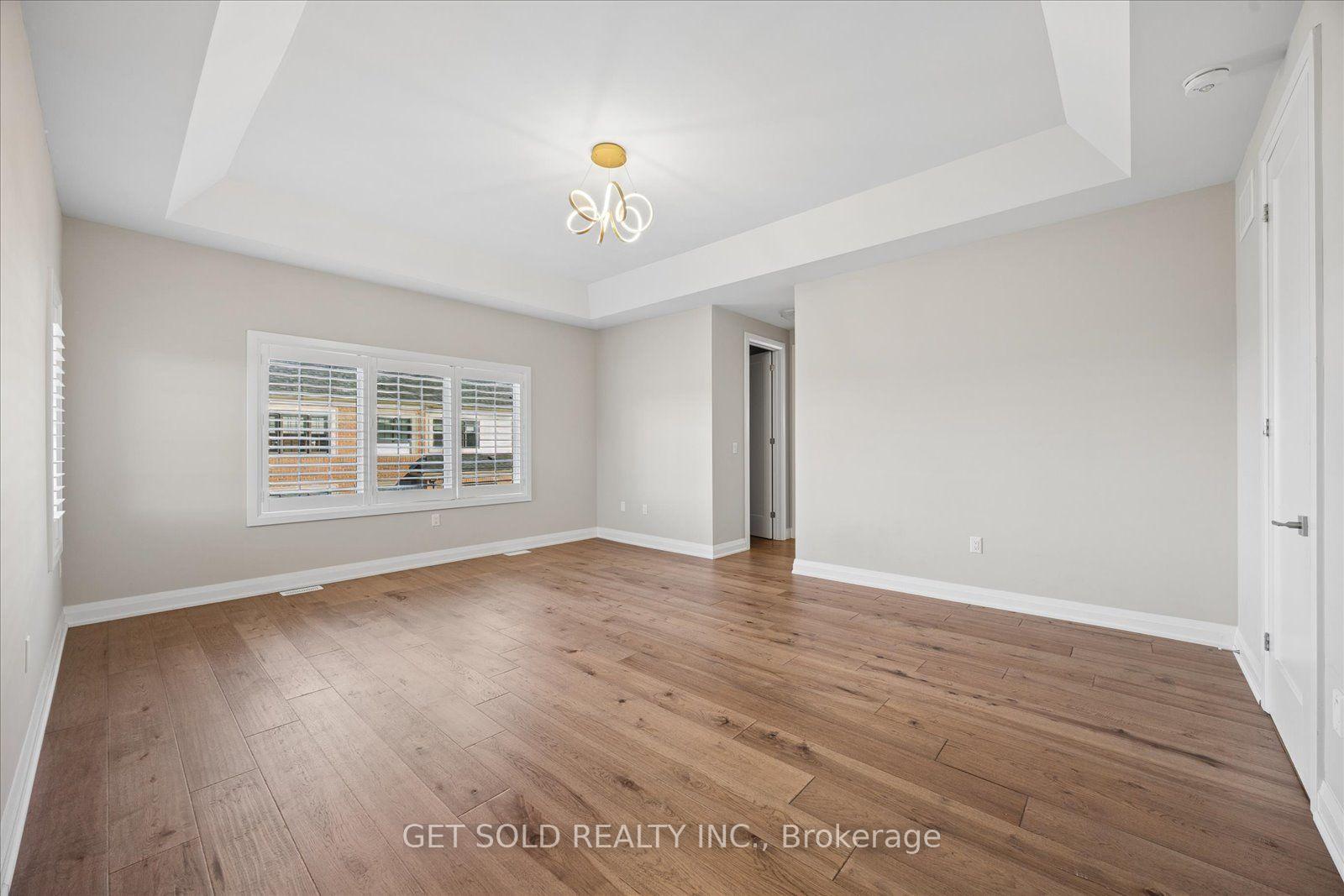 Photo 23 of 34 Huggins Drive, Whitby, Rural Whitby — HOMEH