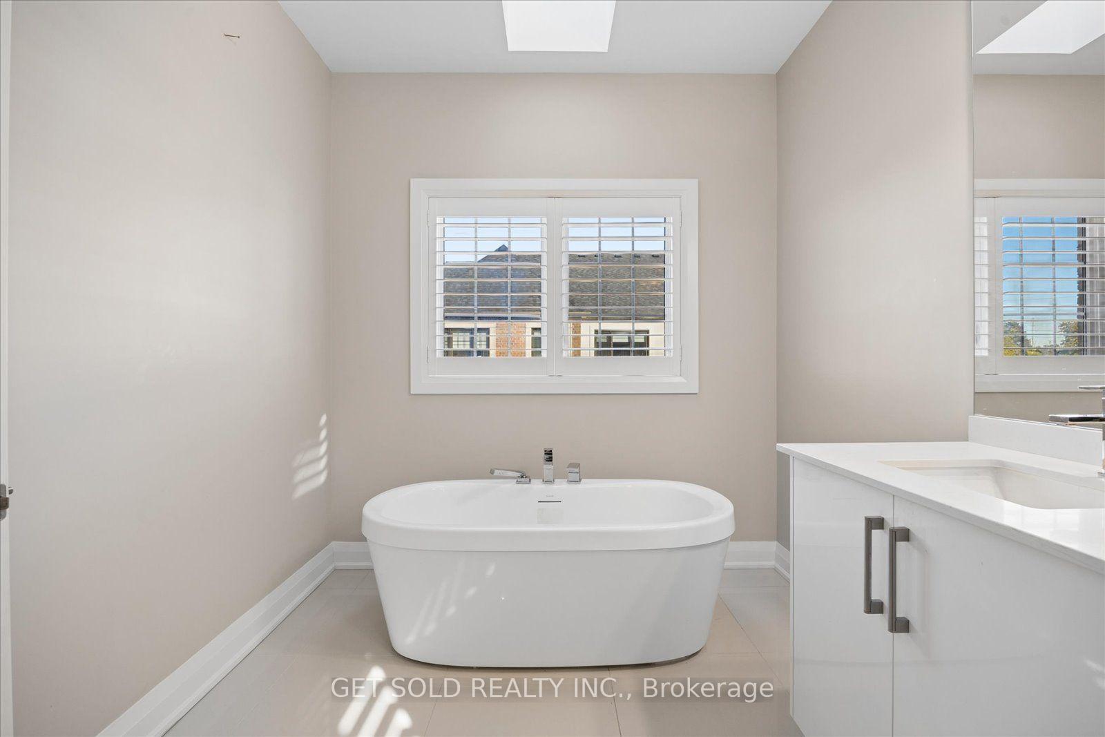 Photo 25 of 34 Huggins Drive, Whitby, Rural Whitby — HOMEH