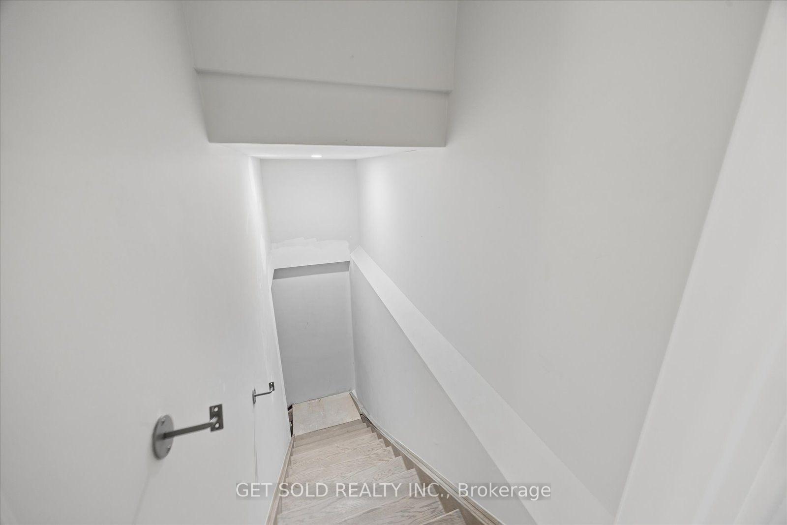 Photo 37 of 34 Huggins Drive, Whitby, Rural Whitby — HOMEH
