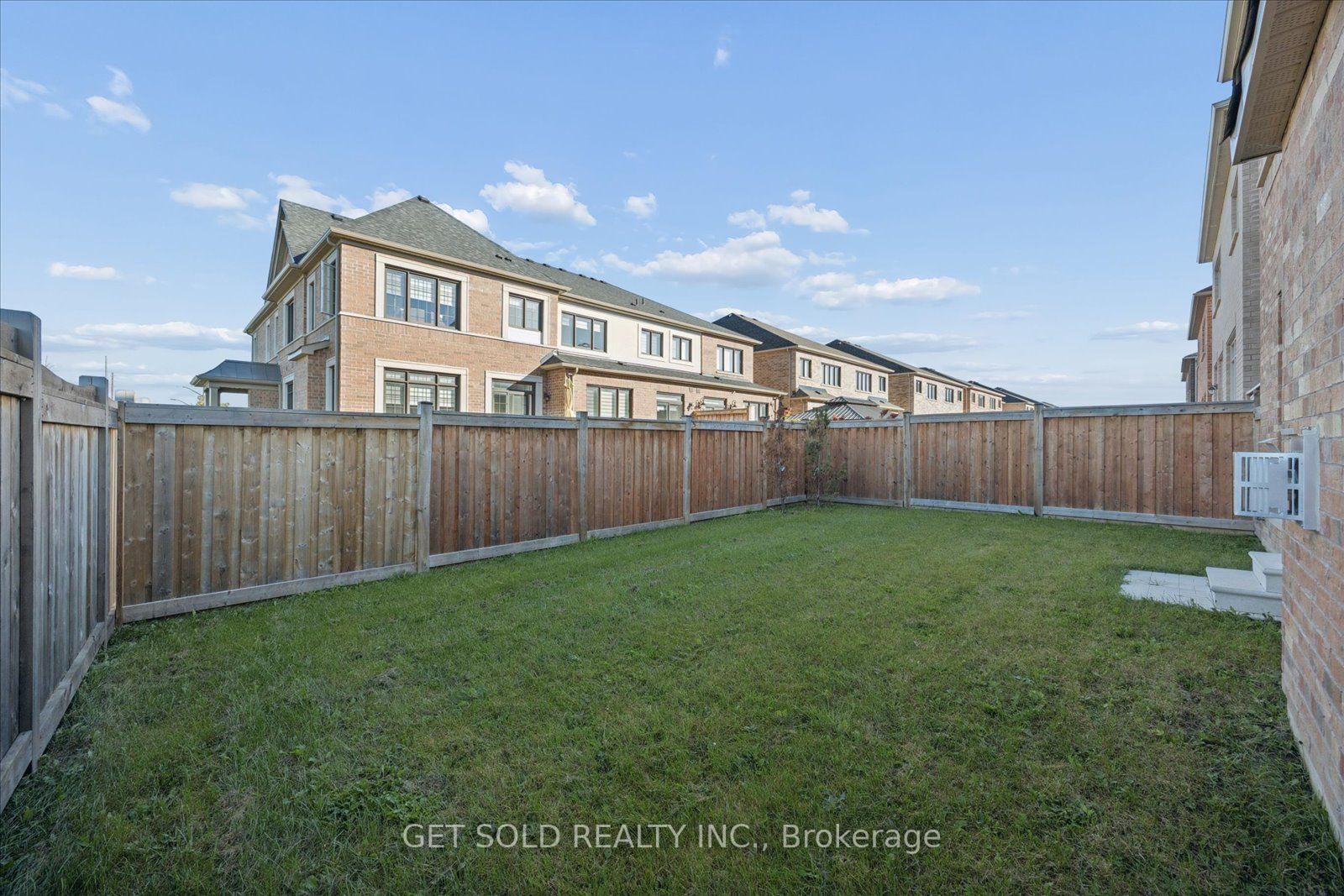 Photo 41 of 34 Huggins Drive, Whitby, Rural Whitby — HOMEH