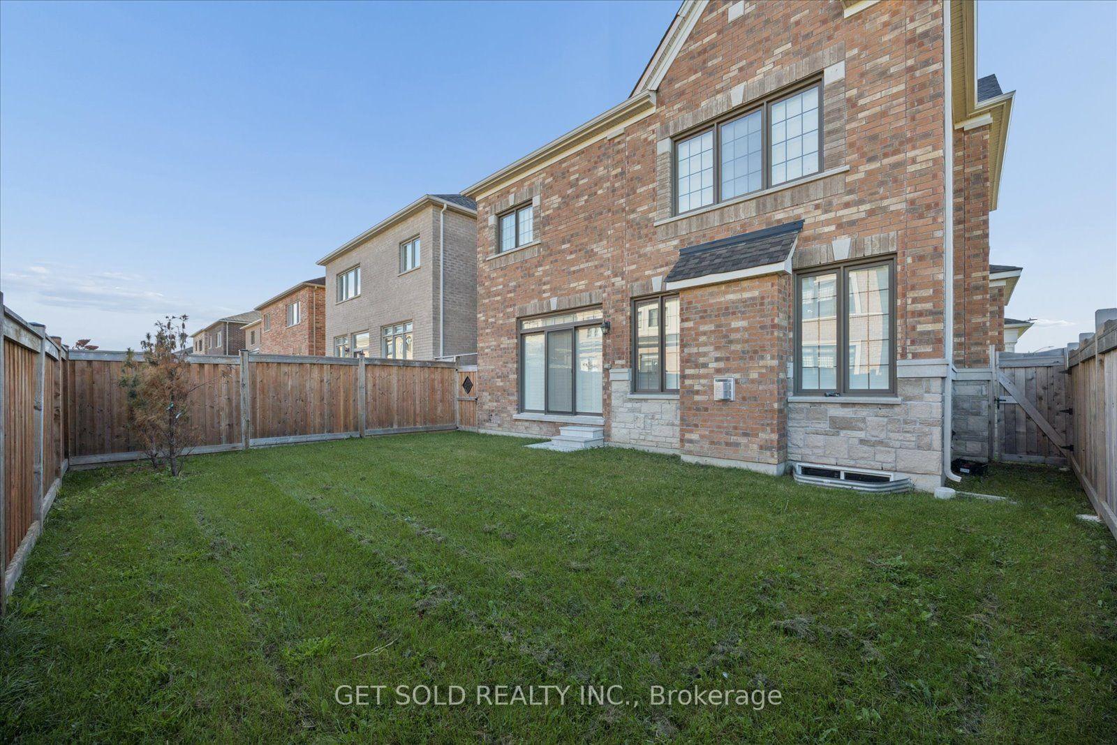 Photo 42 of 34 Huggins Drive, Whitby, Rural Whitby — HOMEH