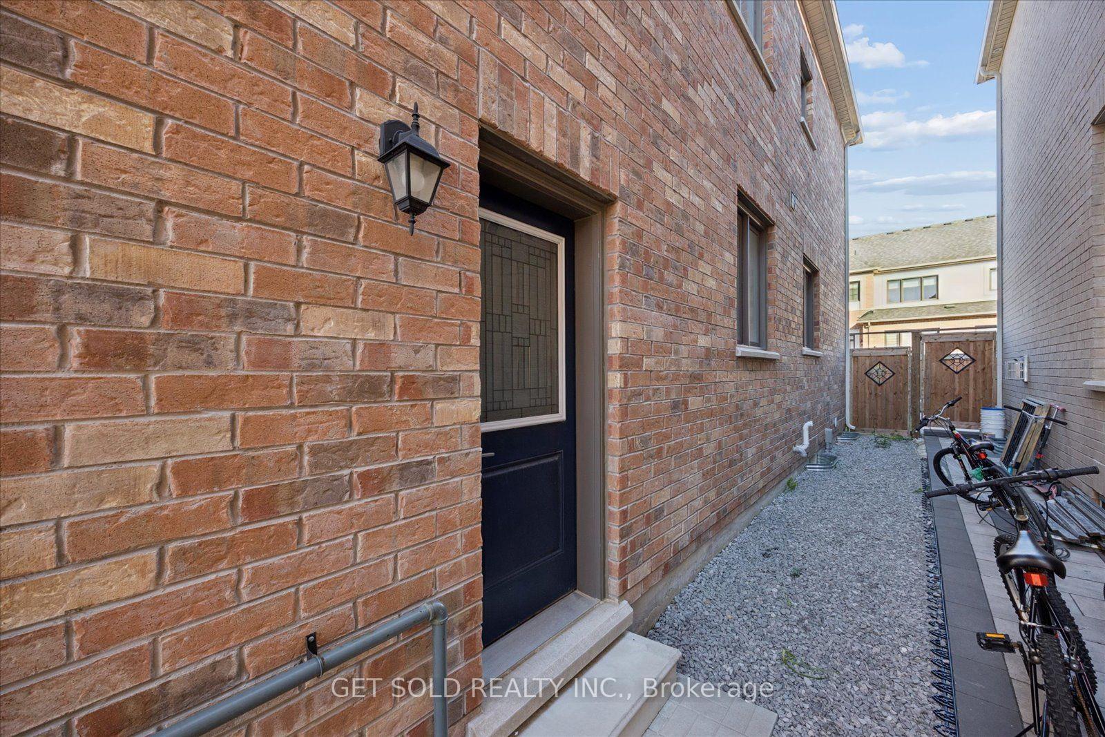 Photo 44 of 34 Huggins Drive, Whitby, Rural Whitby — HOMEH