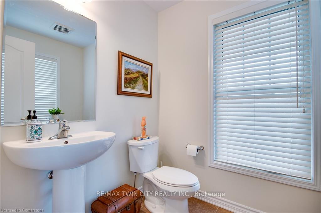 Photo 7 of 18 Blue Oak Street, Kitchener, Trussler — HOMEH