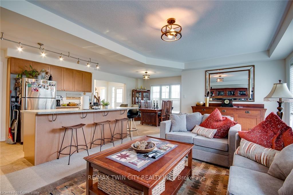 Photo 10 of 18 Blue Oak Street, Kitchener, Trussler — HOMEH