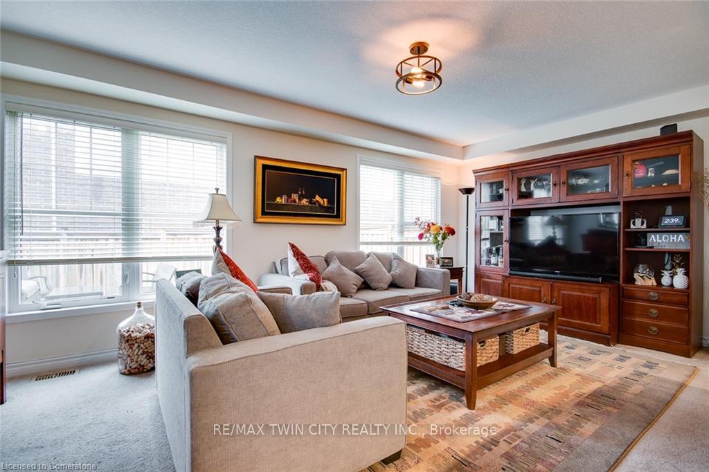 Photo 13 of 18 Blue Oak Street, Kitchener, Trussler — HOMEH