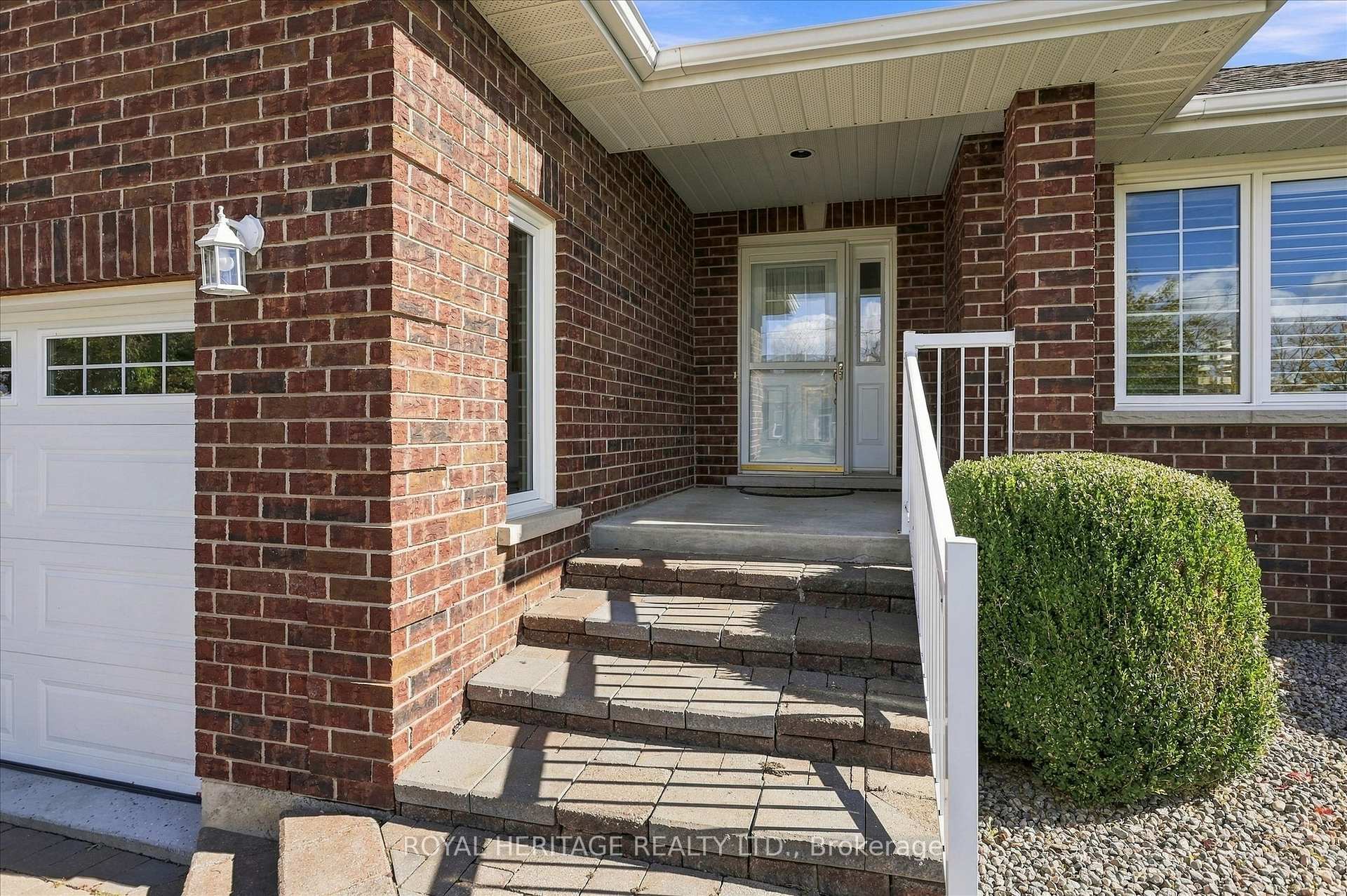 Photo 6 of 194 Mclaughlin Road, Kawartha Lakes, Lindsay — HOMEH