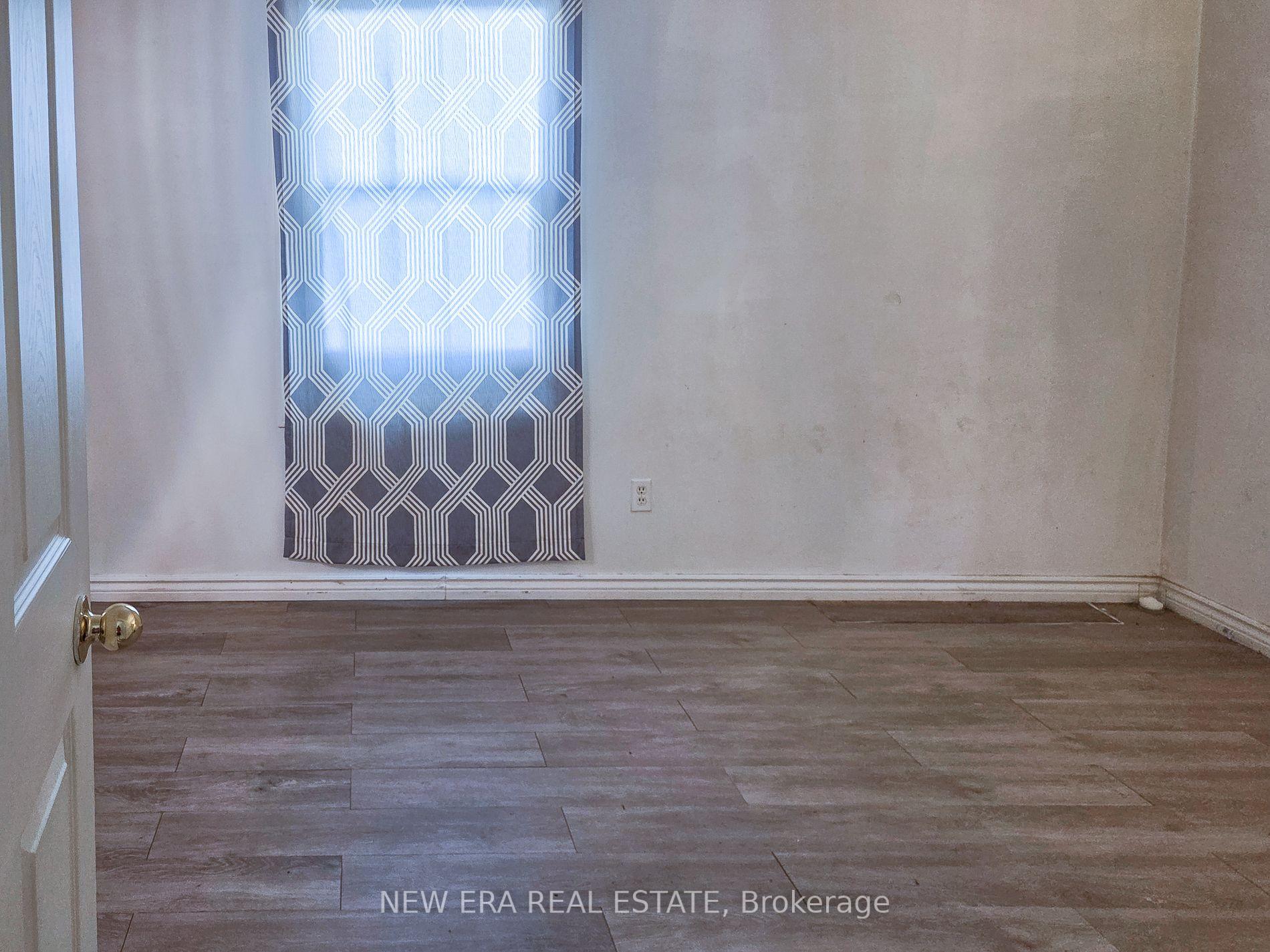 Photo 10 of 212 Niagara Street, St. Catharines, Facer — HOMEH