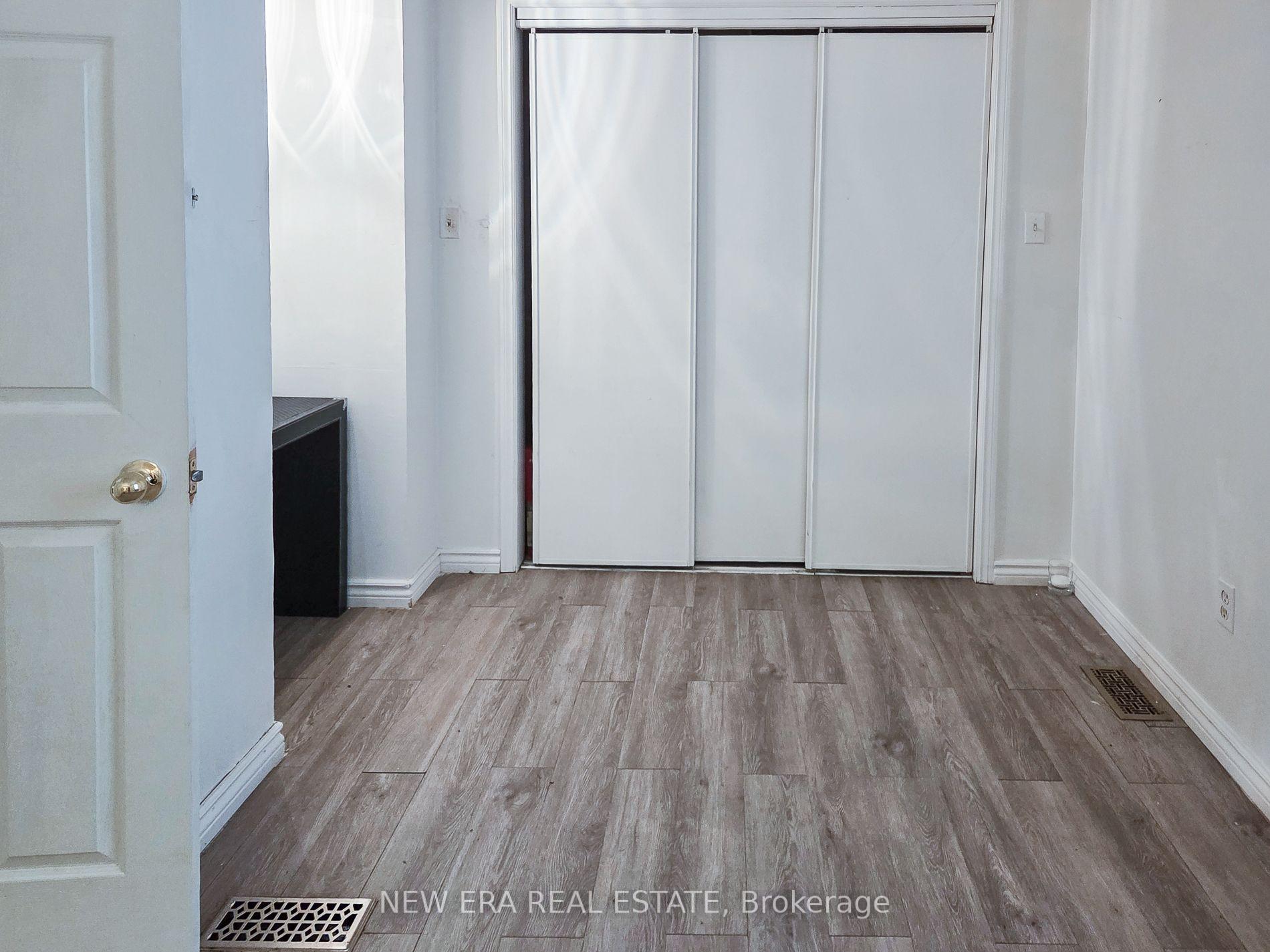 Photo 11 of 212 Niagara Street, St. Catharines, Facer — HOMEH