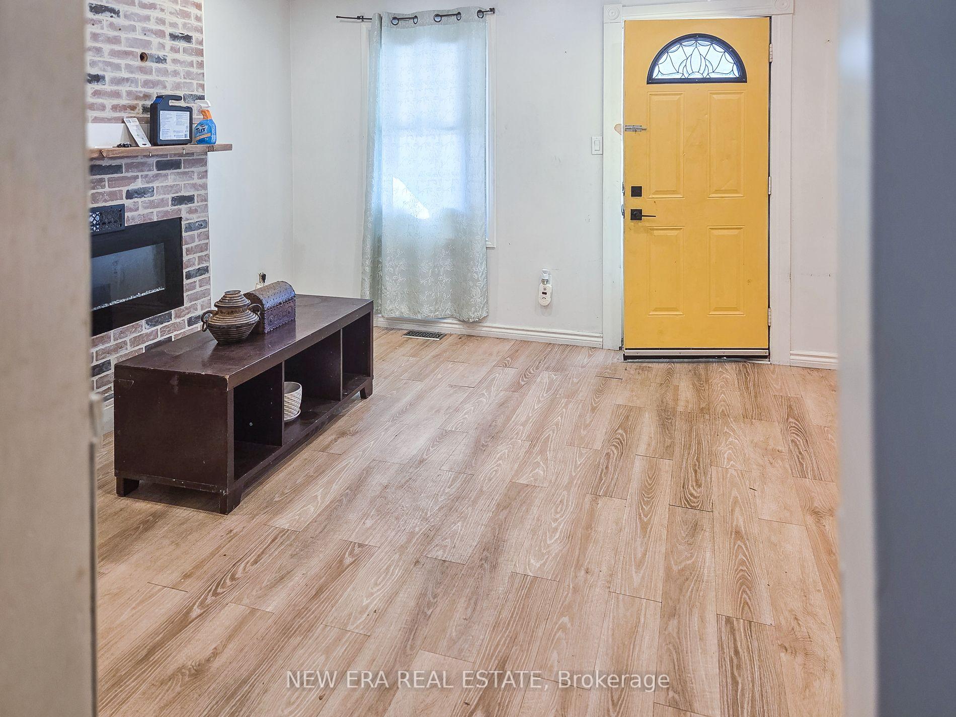 Photo 13 of 212 Niagara Street, St. Catharines, Facer — HOMEH