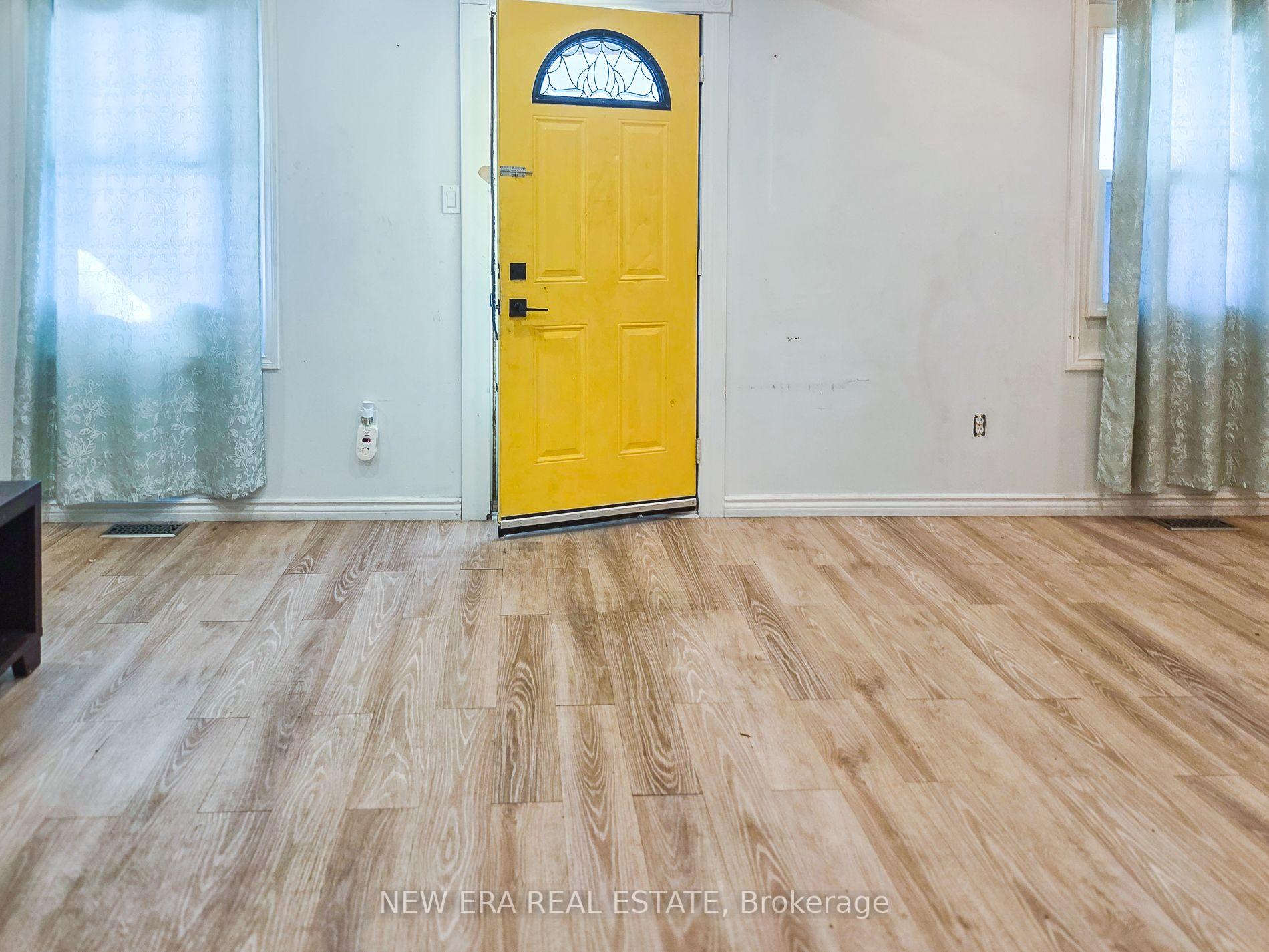 Photo 14 of 212 Niagara Street, St. Catharines, Facer — HOMEH