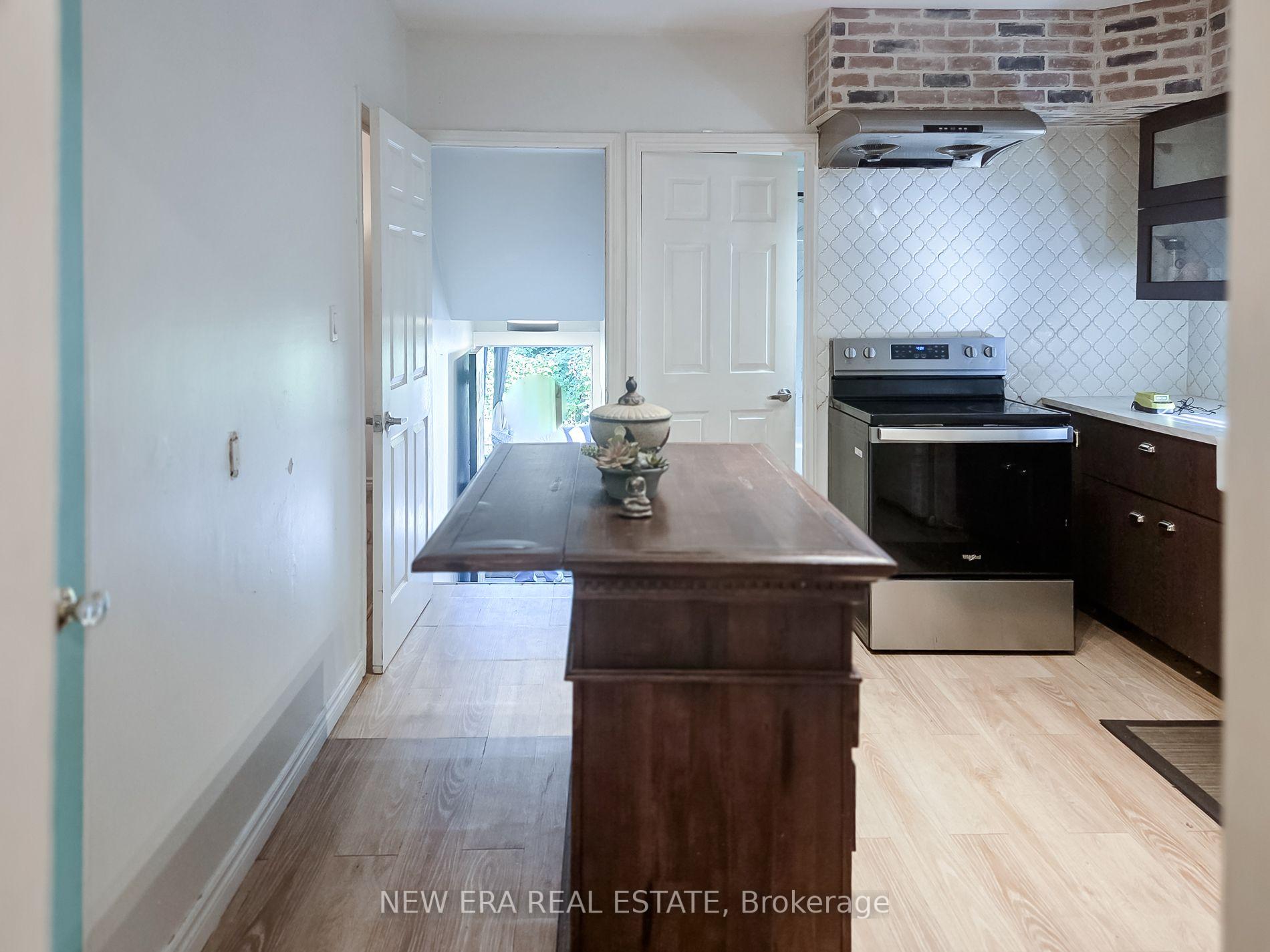 Photo 17 of 212 Niagara Street, St. Catharines, Facer — HOMEH
