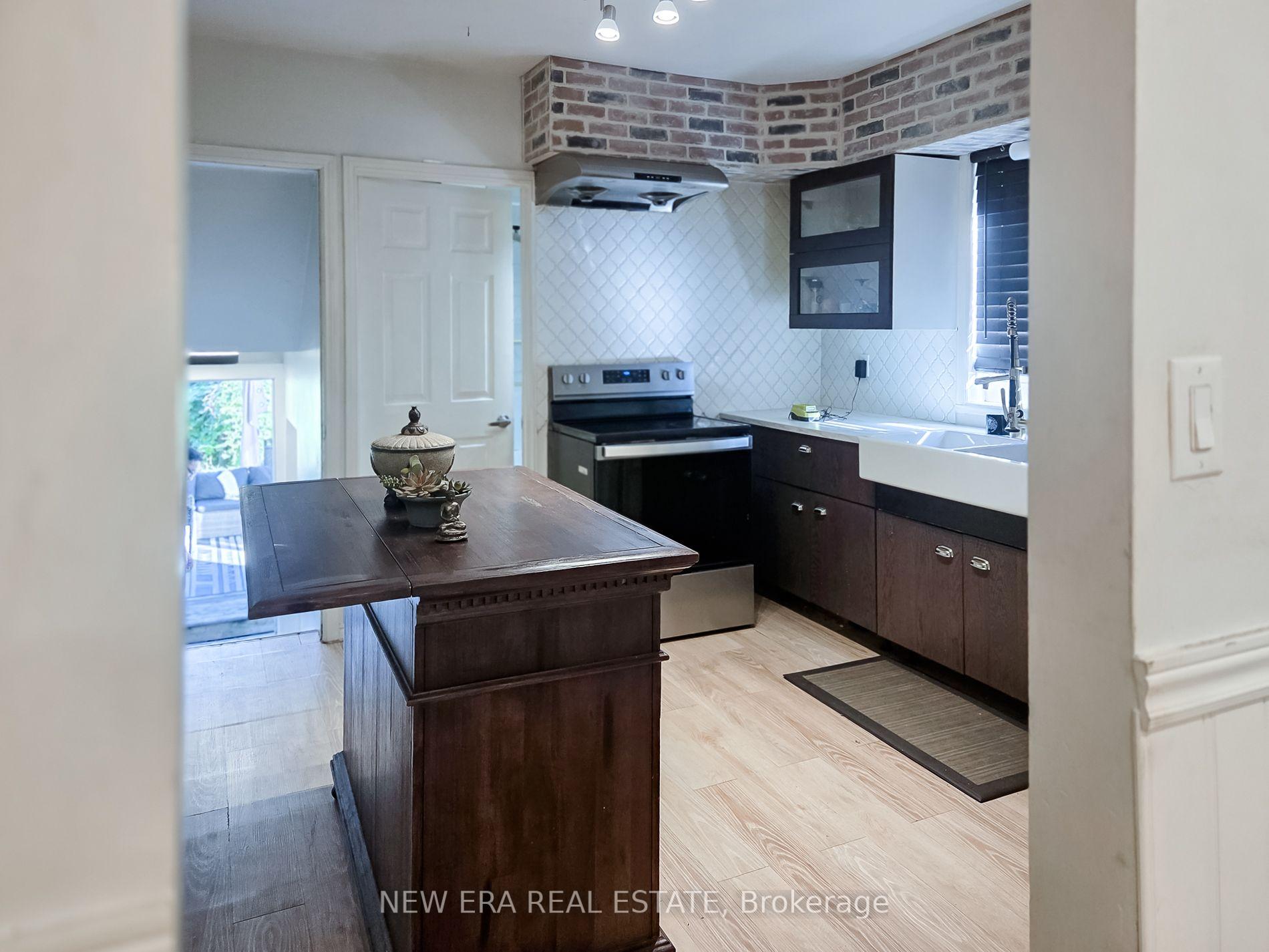 Photo 18 of 212 Niagara Street, St. Catharines, Facer — HOMEH