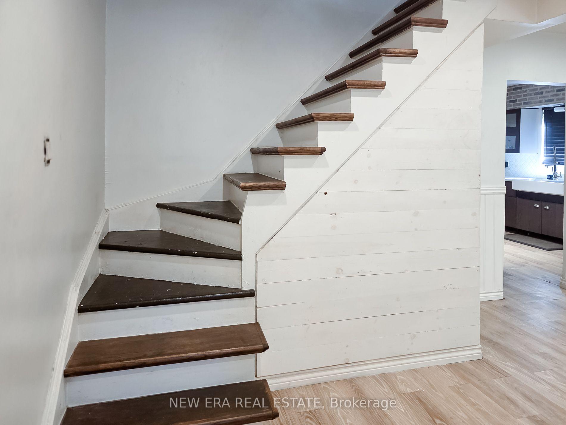 Photo 22 of 212 Niagara Street, St. Catharines, Facer — HOMEH