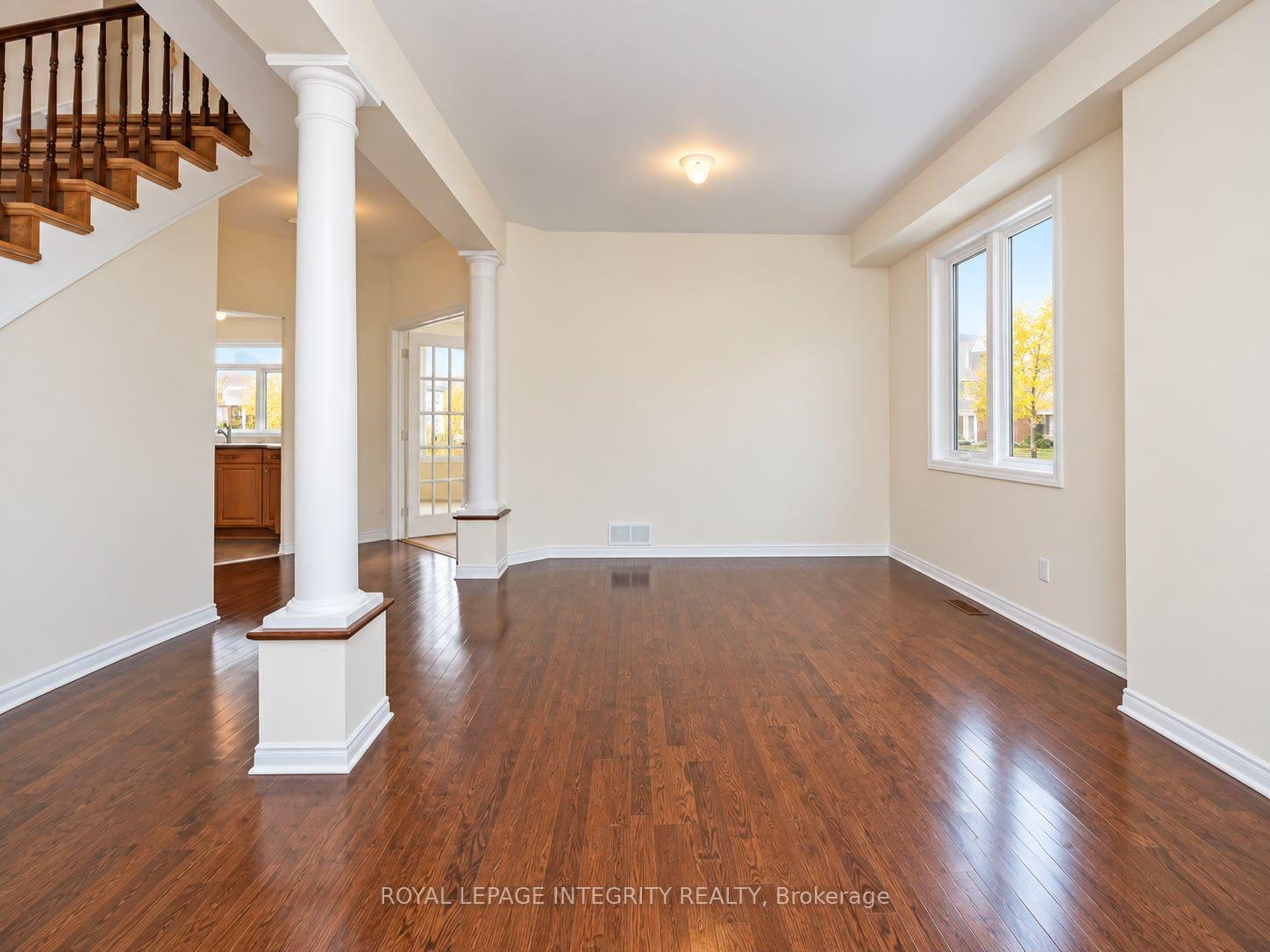 Photo 4 of 104 Whitestone Drive, Ottawa, Central Park — HOMEH