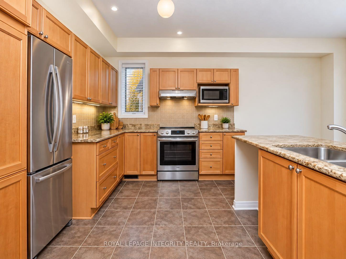 Photo 6 of 104 Whitestone Drive, Ottawa, Central Park — HOMEH