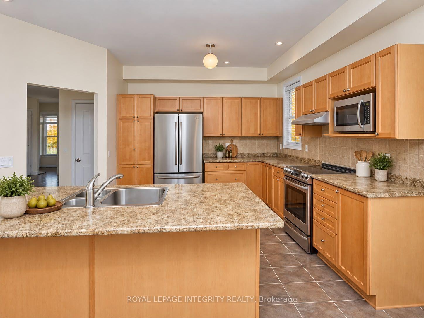 Photo 7 of 104 Whitestone Drive, Ottawa, Central Park — HOMEH