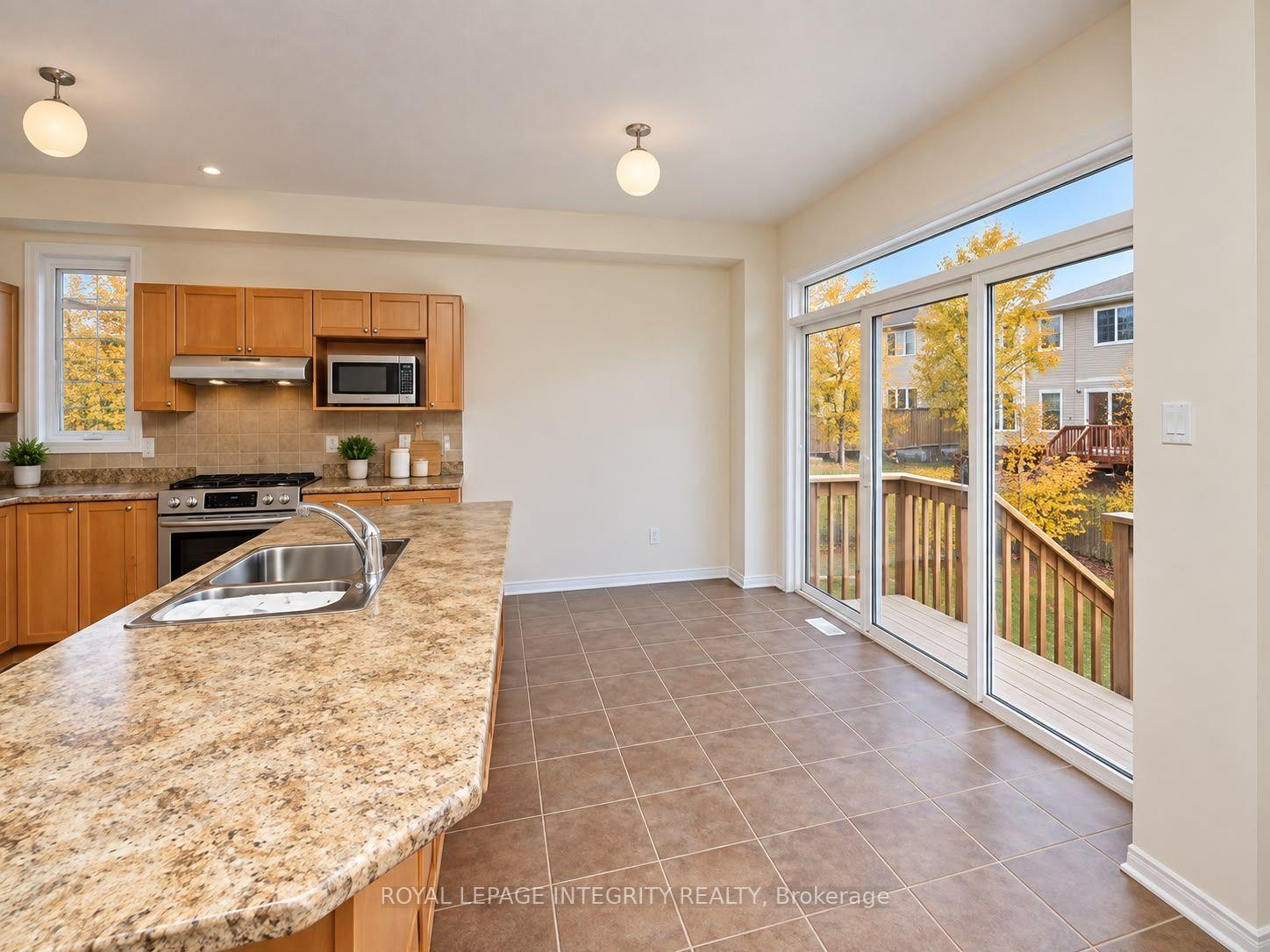 Photo 8 of 104 Whitestone Drive, Ottawa, Central Park — HOMEH