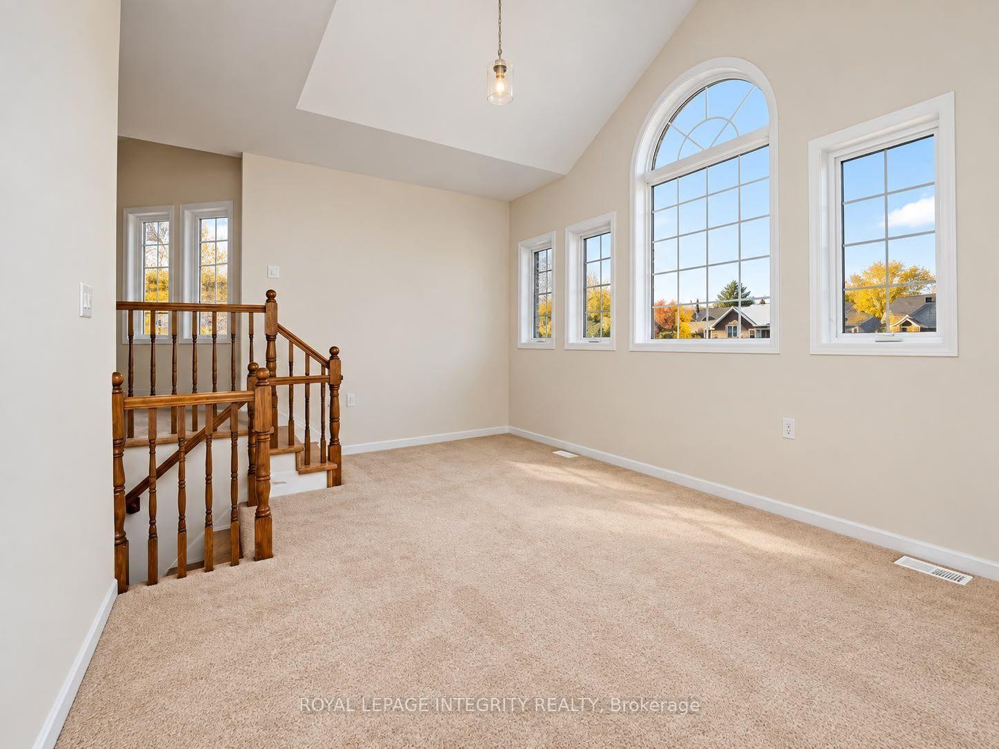 Photo 11 of 104 Whitestone Drive, Ottawa, Central Park — HOMEH