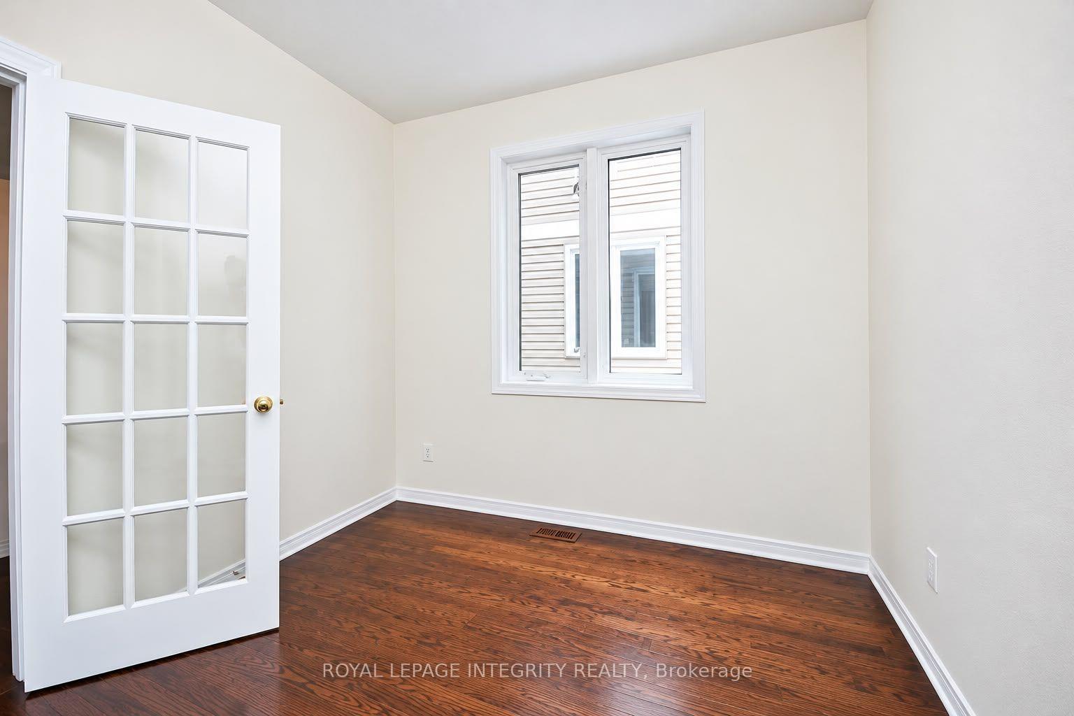 Photo 12 of 104 Whitestone Drive, Ottawa, Central Park — HOMEH