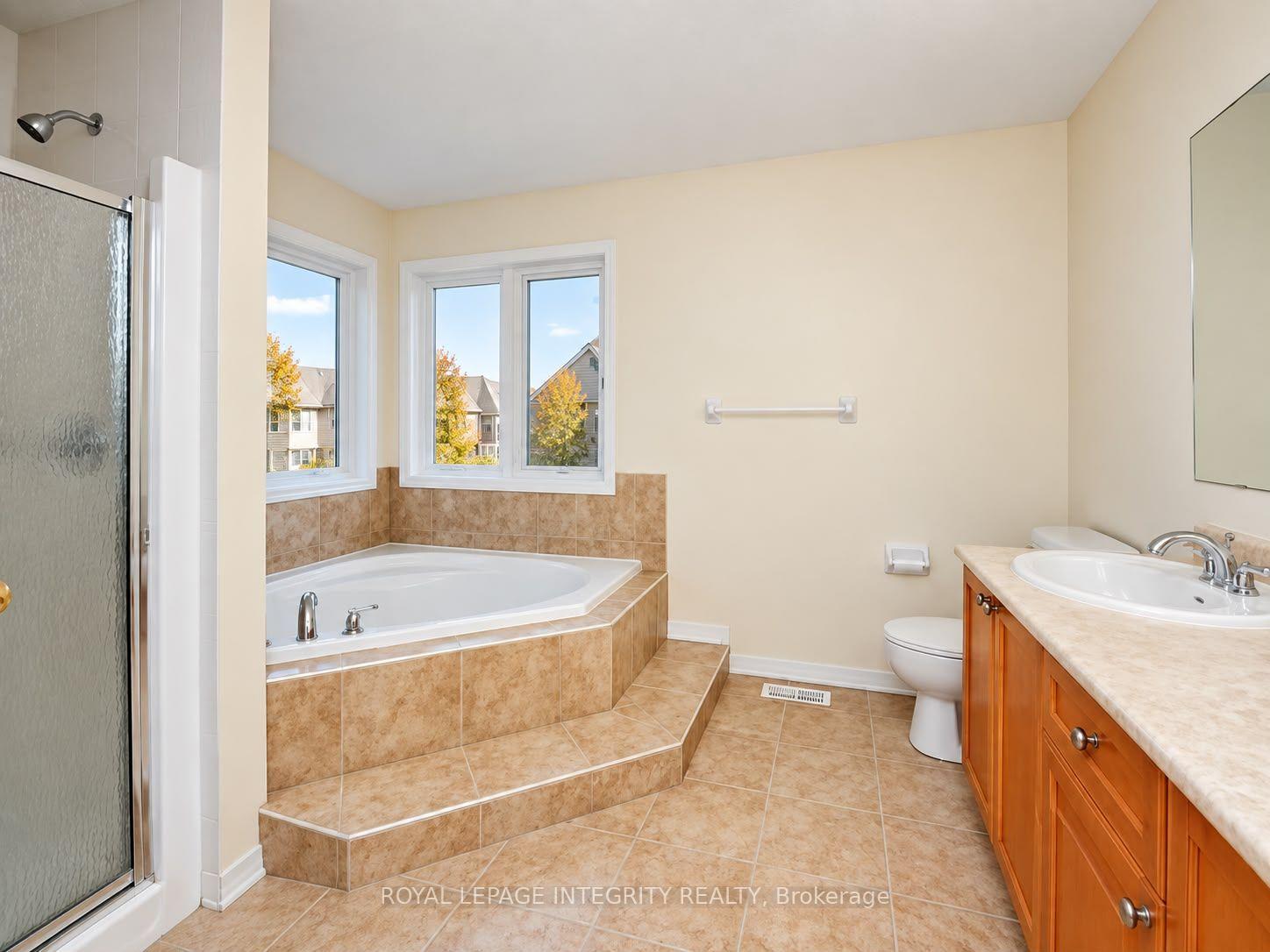 Photo 13 of 104 Whitestone Drive, Ottawa, Central Park — HOMEH