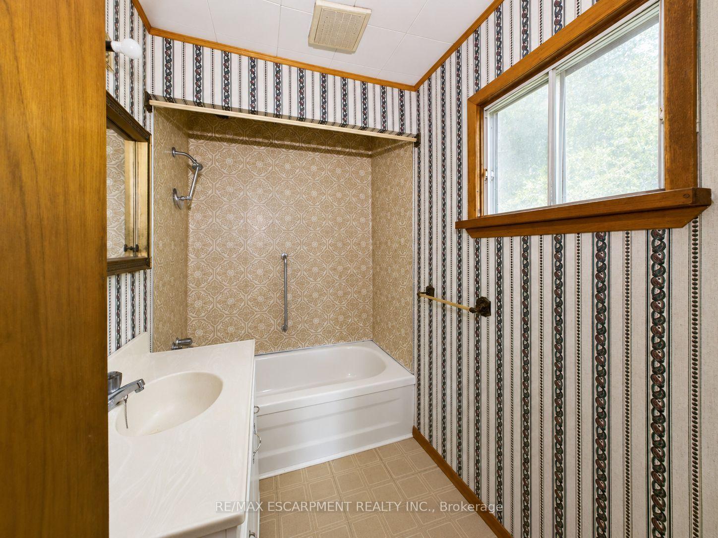 Photo 9 of 115 Broadbent Road, McKellar — HOMEH