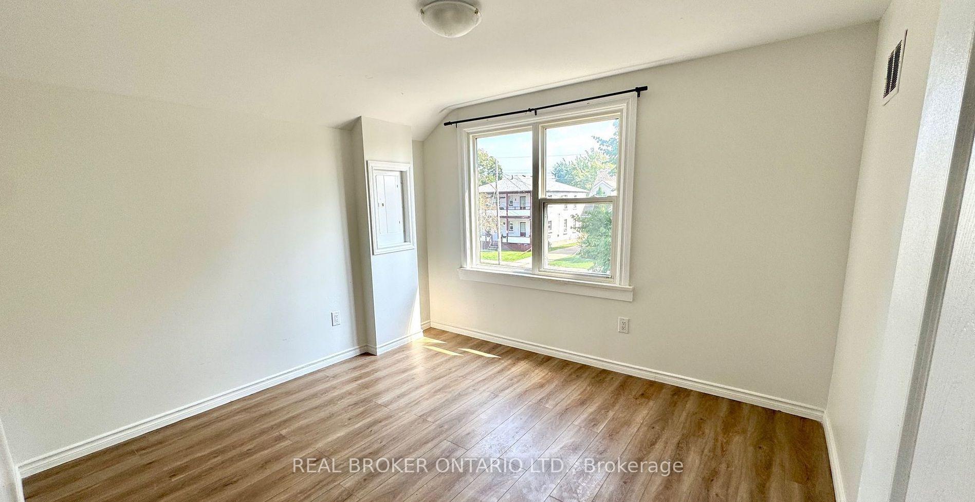 Photo 5 of Unit Upper, 301 Wallace Ave S, Welland, Lincoln/Crowland — HOMEH