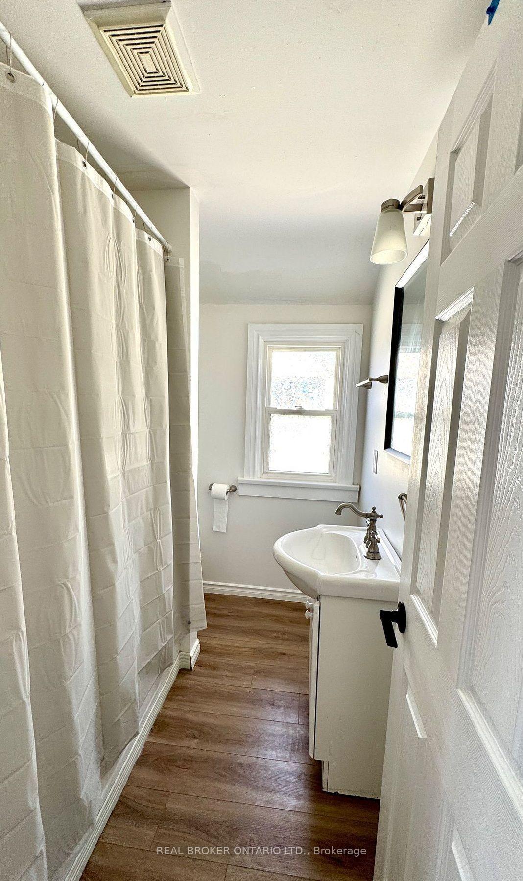 Photo 8 of Unit Upper, 301 Wallace Ave S, Welland, Lincoln/Crowland — HOMEH