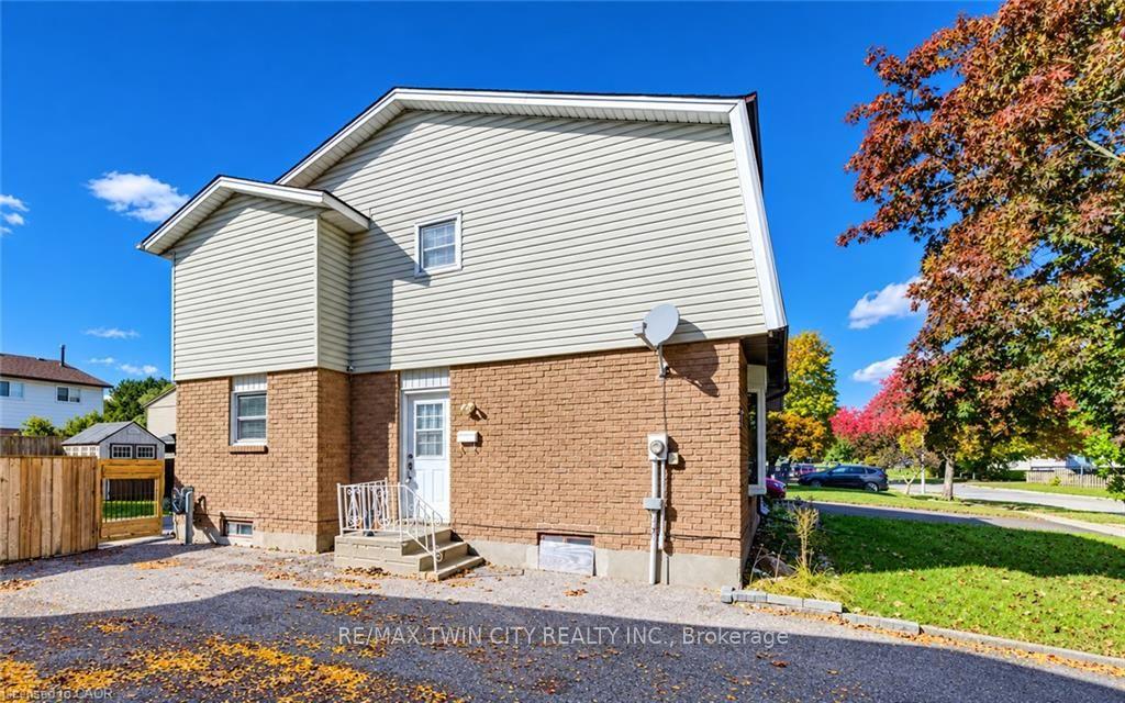 Photo 2 of 136 Sekura Crescent, Cambridge, Greenway-Chaplin — HOMEH