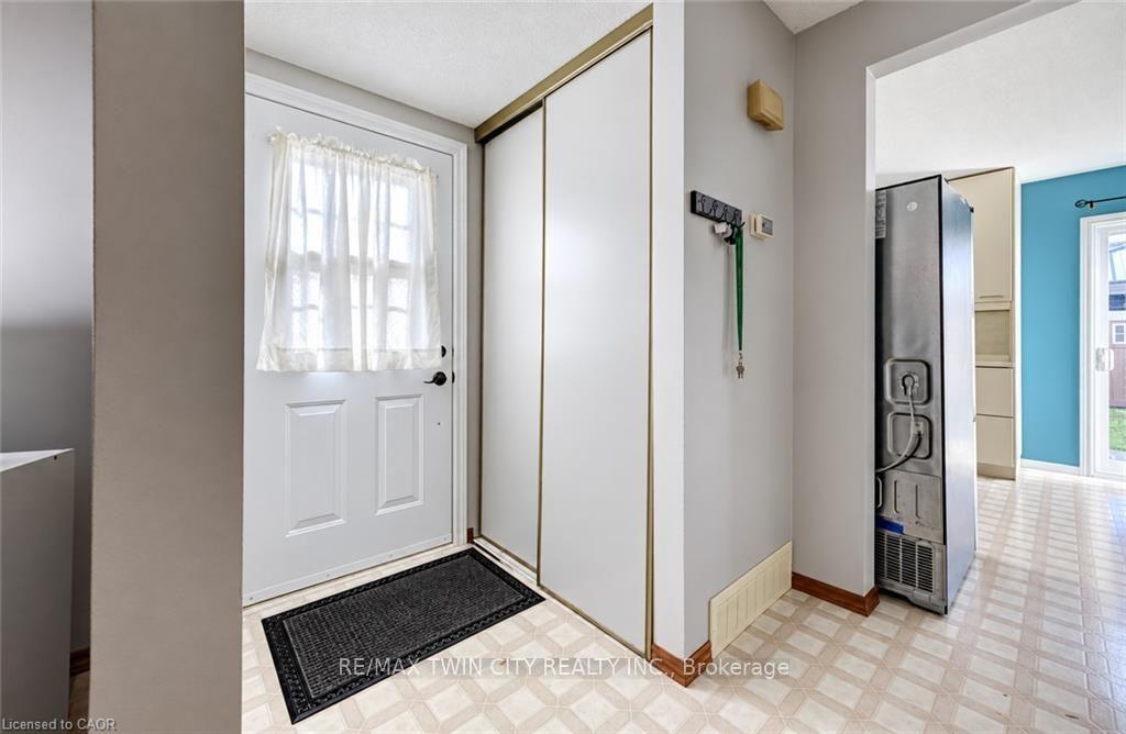Photo 3 of 136 Sekura Crescent, Cambridge, Greenway-Chaplin — HOMEH