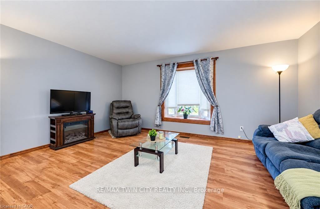Photo 5 of 136 Sekura Crescent, Cambridge, Greenway-Chaplin — HOMEH