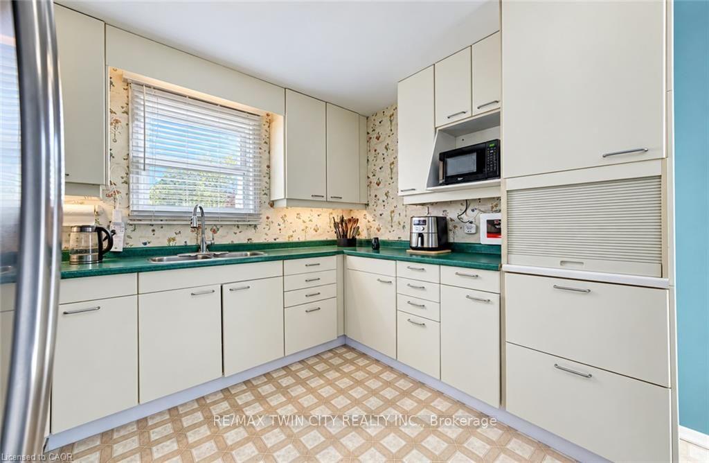 Photo 9 of 136 Sekura Crescent, Cambridge, Greenway-Chaplin — HOMEH