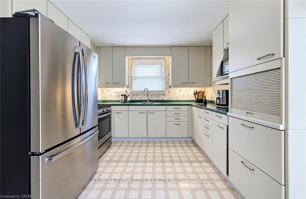 Photo 10 of 136 Sekura Crescent, Cambridge, Greenway-Chaplin — HOMEH