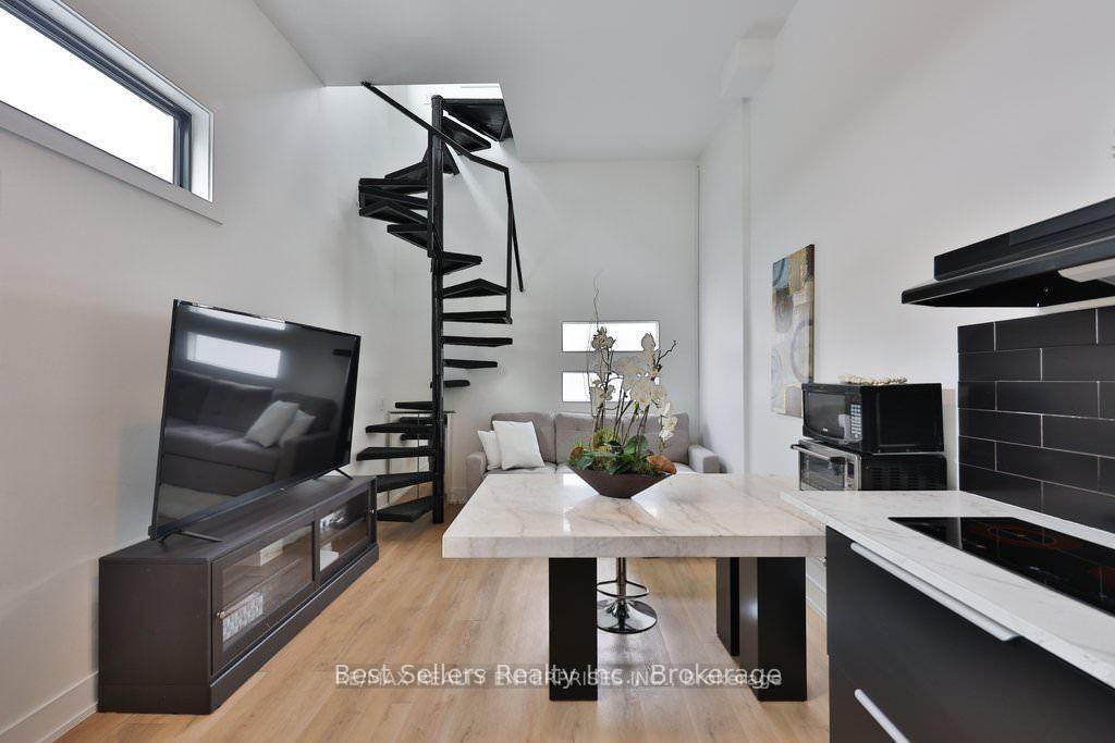 Photo 4 of Unit 2B, 172 Royal York Road, Etobicoke, Mimico — HOMEH