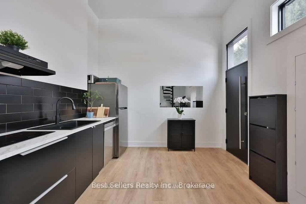 Photo 5 of Unit 2B, 172 Royal York Road, Etobicoke, Mimico — HOMEH