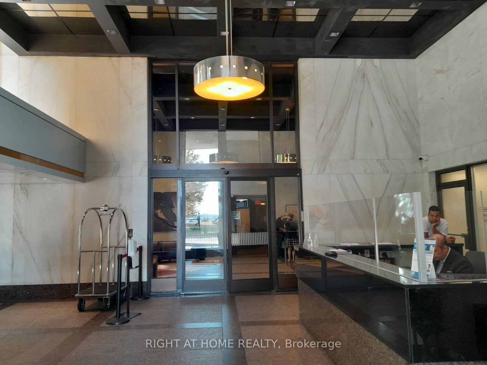 Photo 3 of Unit 2431, 33 Harbour Square, Toronto, Waterfront Communities — HOMEH
