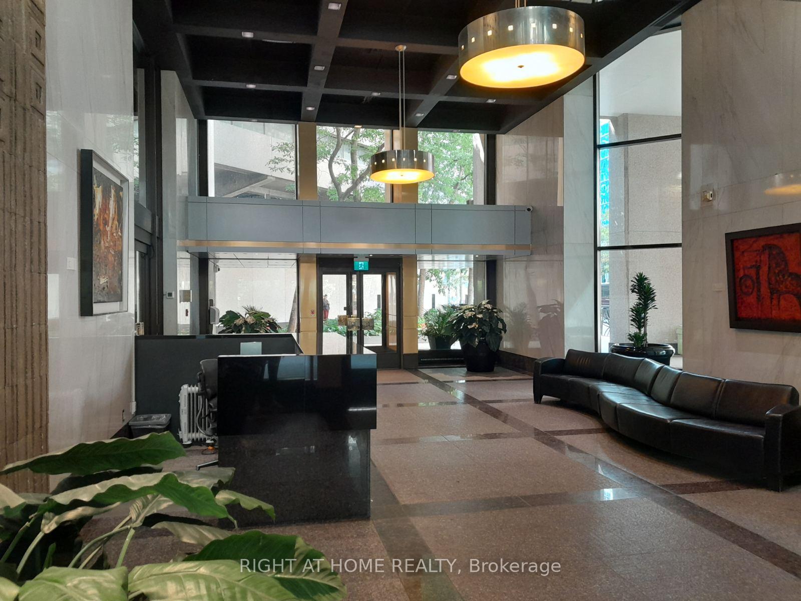 Photo 4 of Unit 2431, 33 Harbour Square, Toronto, Waterfront Communities — HOMEH