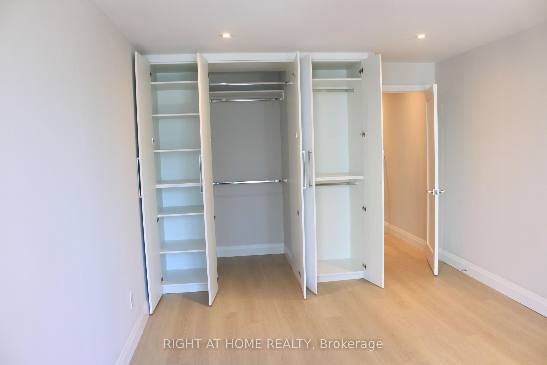 Photo 17 of Unit 2431, 33 Harbour Square, Toronto, Waterfront Communities — HOMEH