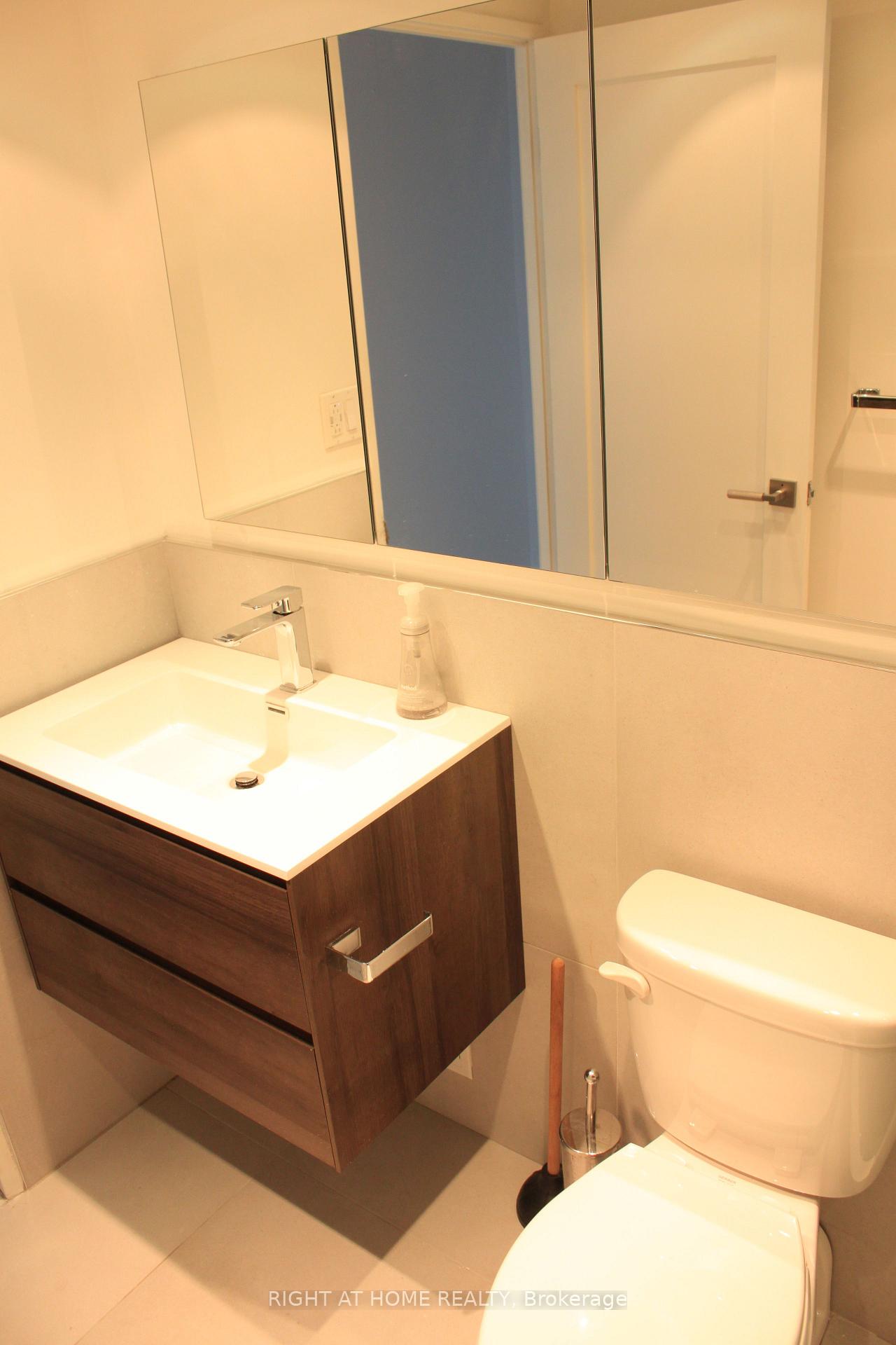 Photo 21 of Unit 2431, 33 Harbour Square, Toronto, Waterfront Communities — HOMEH