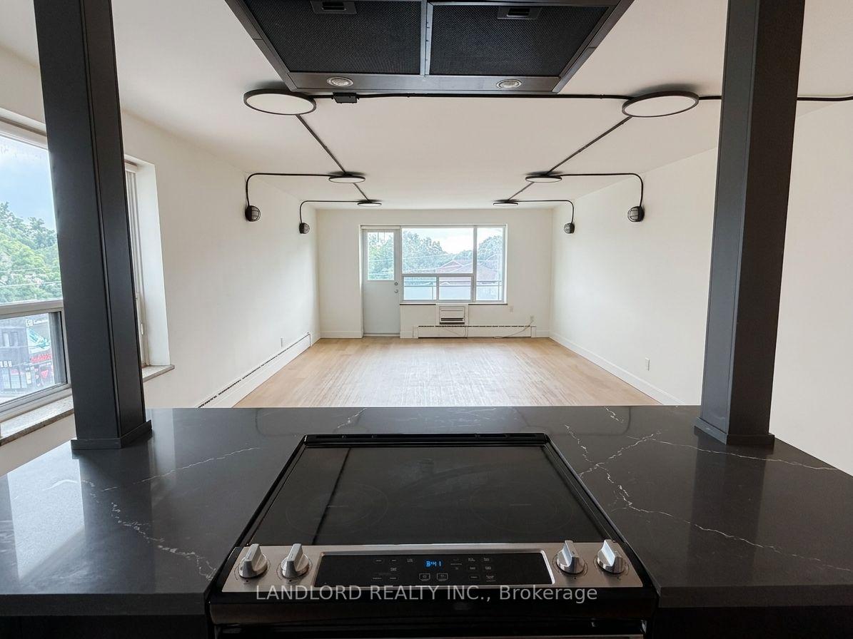 Photo 4 of Unit 502, 420 Eglinton Avenue E, Toronto, Mount Pleasant East — HOMEH
