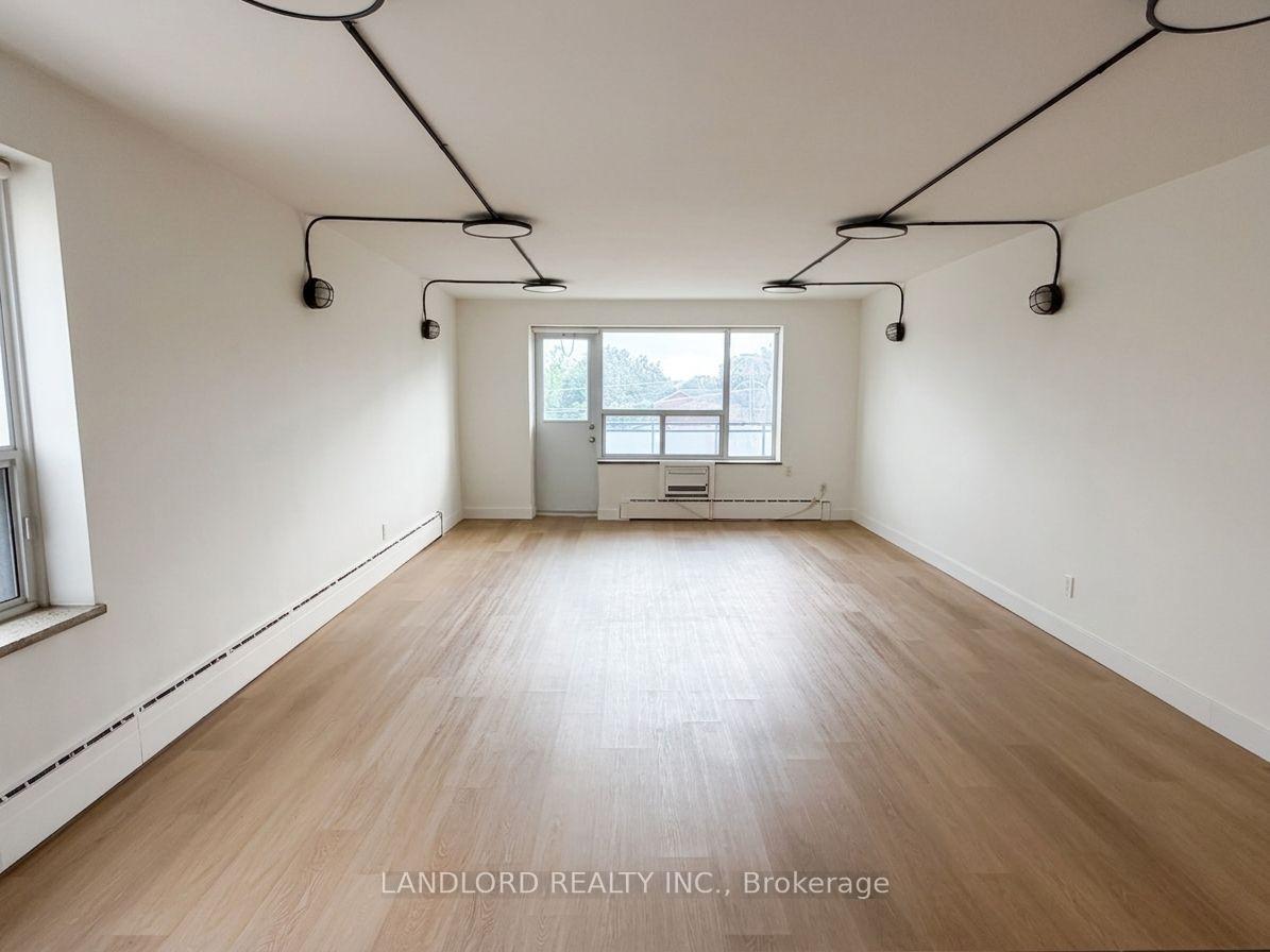 Photo 5 of Unit 502, 420 Eglinton Avenue E, Toronto, Mount Pleasant East — HOMEH