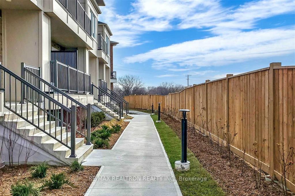 Photo 6 of Unit 19, 480 Beresford Path, Oshawa, Central — HOMEH