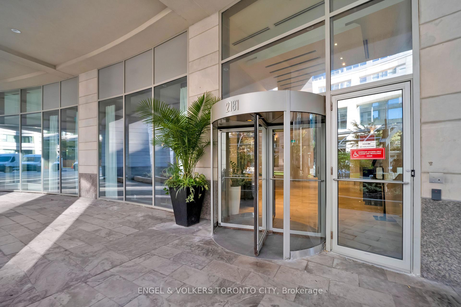 Photo 2 of Unit 3402, 2181 Yonge Street, Toronto, Mount Pleasant West — HOMEH
