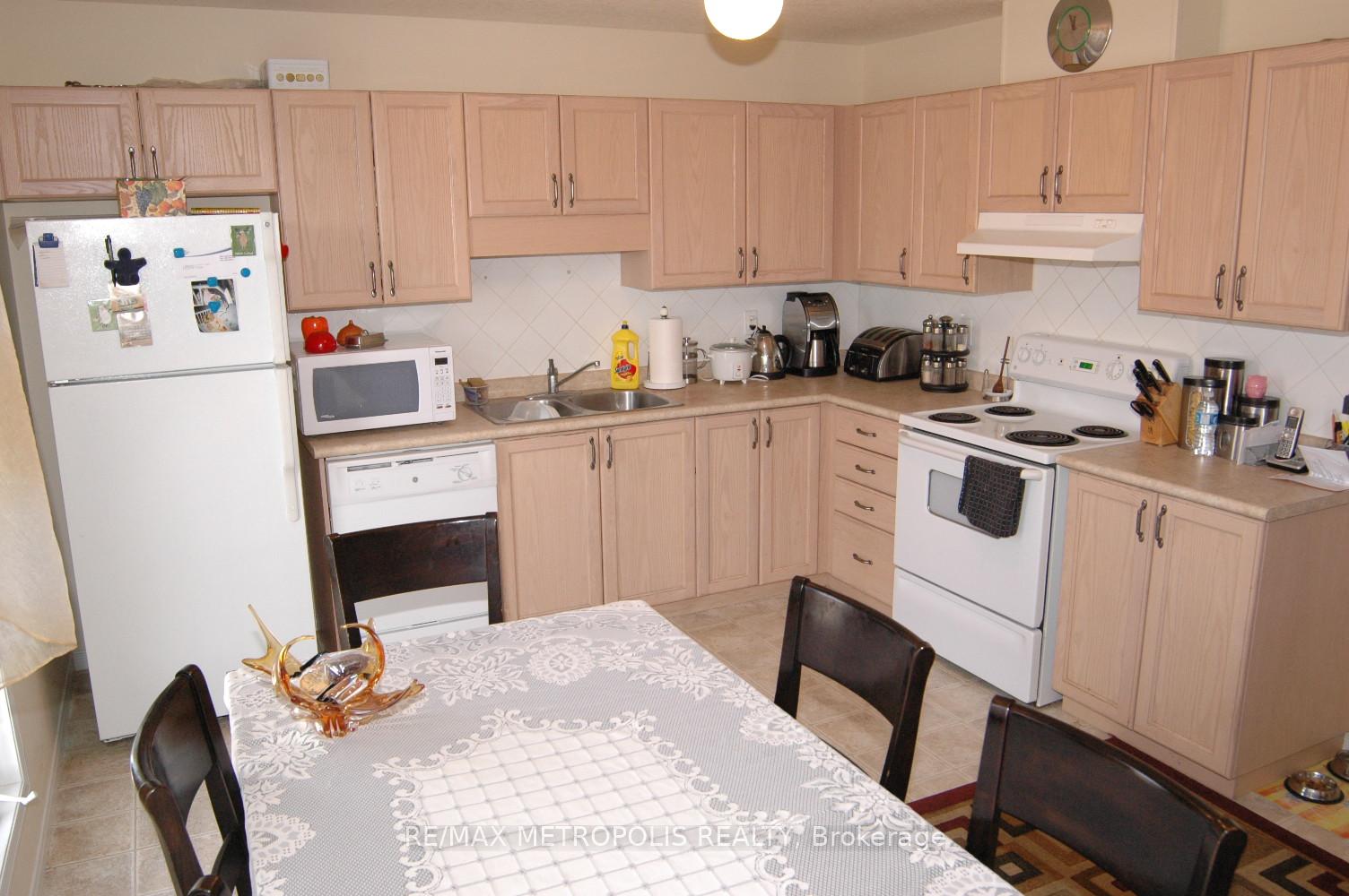 Photo 12 of Unit C17, 619 Wild Ginger Avenue, Waterloo, Erbsville/Laurelwood — HOMEH